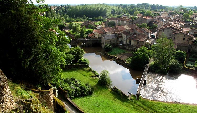 Parthenay : pont du faubourg Saint Paul (©Huort Christophe)