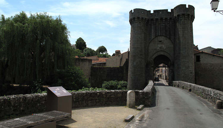 Vieux Parthenay : porte du Faubourg Saint Jacques (©Huort Christophe)