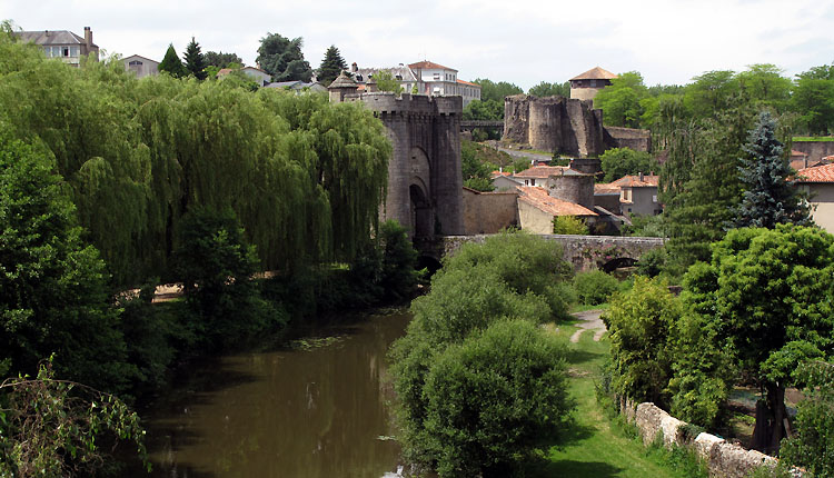 Vieux Parthenay : Faubourg Saint Jacques (©Huort Christophe)